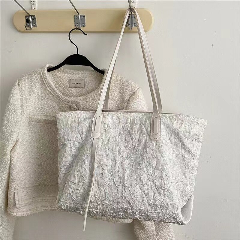 2022Ins nuova versione coreana moda Tote Bag Casual da donna a tracolla pieghettata di grande capacità borsa ascella semplice borsa Cool alla moda: WHITE