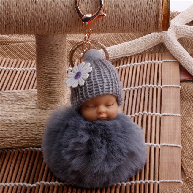 Söta sovande baby docka nyckelringar för kvinnor väska leksak nyckelring fluffiga pom pom päls plysch nyckelringar: Grå