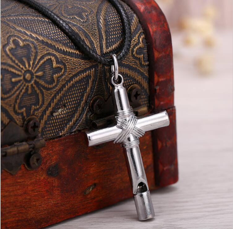 10Pcs Mannen Vrouwen Fluitje Titanium Stalen Kruis Hanger Ketting Met Lederen Touw Mode-sieraden Ketting