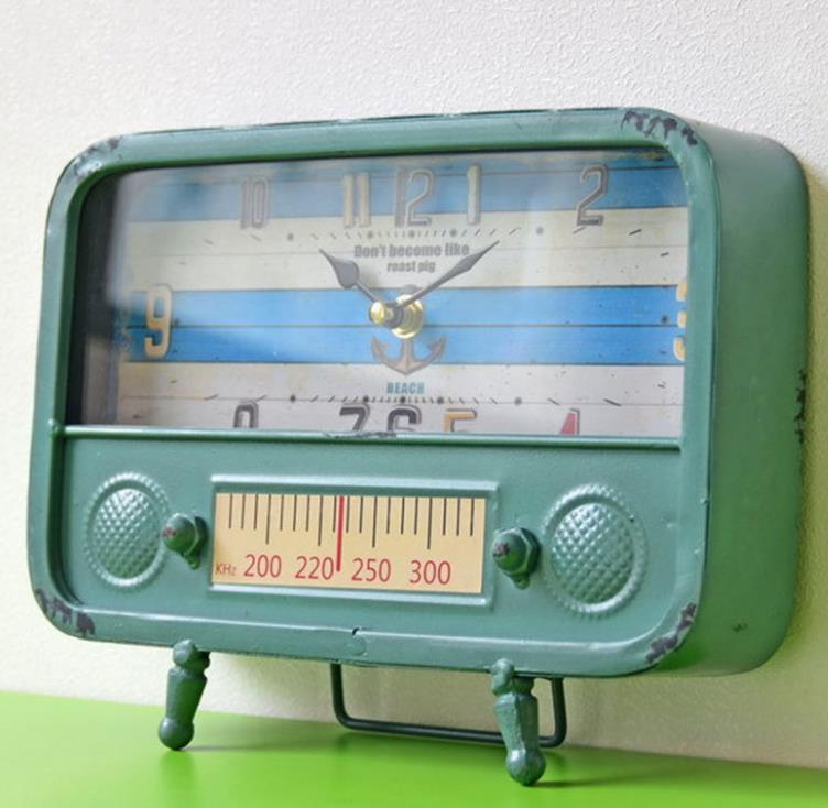 Metallklocka retro nostalgisk radiojärn metallbordsklockor termometer dispaly timer sovrum studie kontor antik dekor klocka