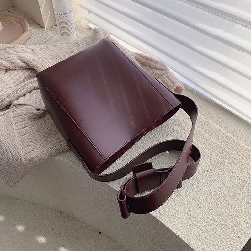 Large Capacity Pu Leather Shoulder Bags for Women Winter Vintage Crossbody Handbags Women's Comtosite Bucket Bag: Burgundy