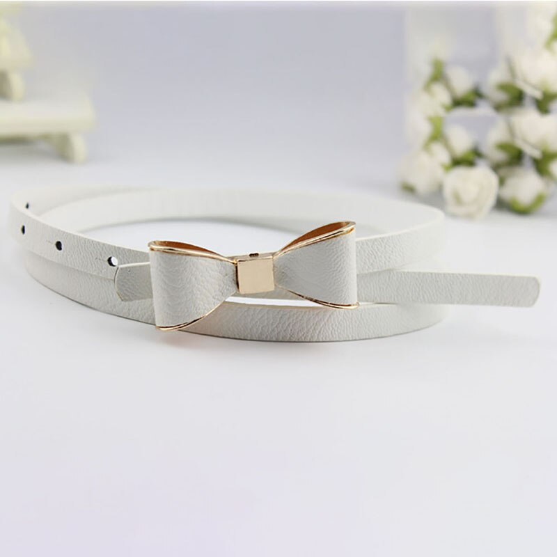 Witte Riem met Ronde Gesp en Gouden Detail