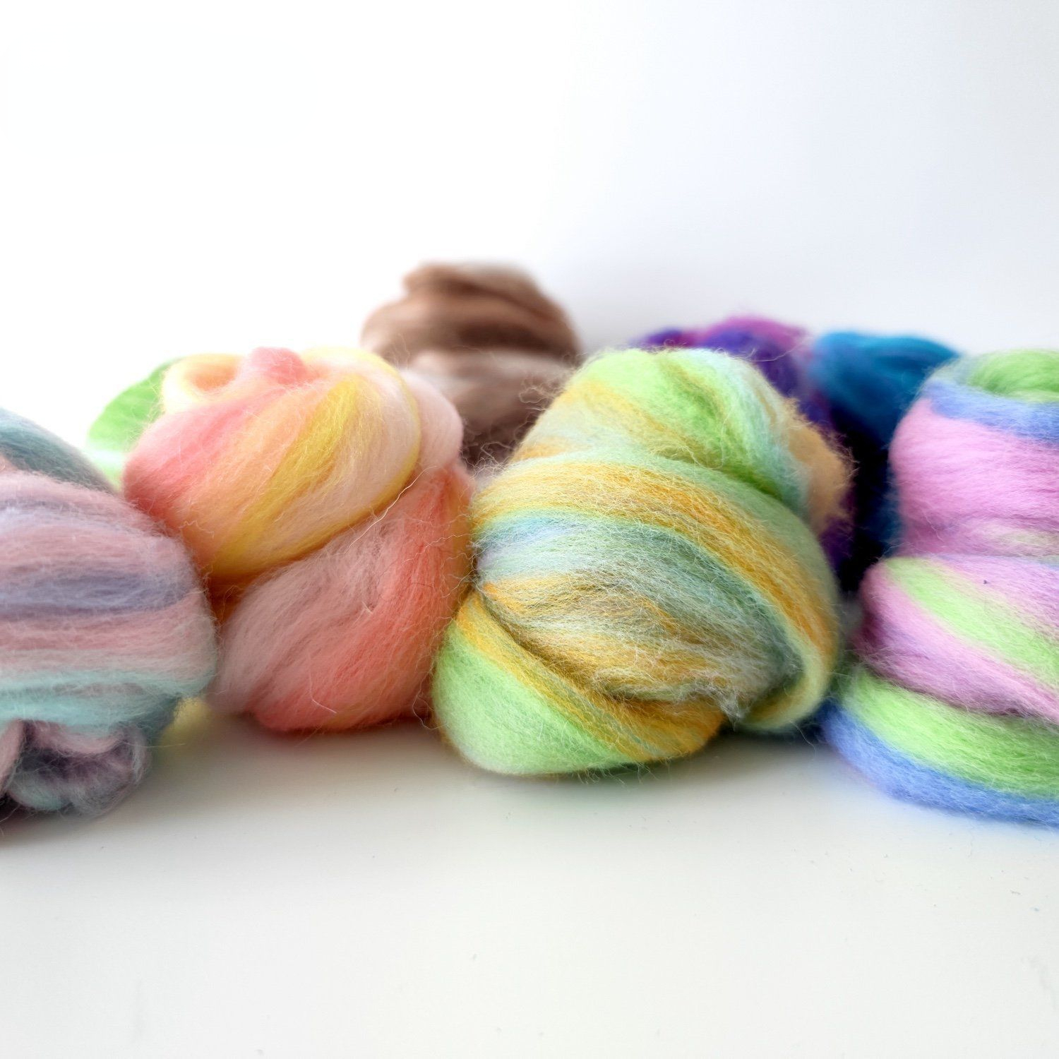 Fieltro de lana Feltro de lana de colores mezclados Tiras de lana de colores mezclados Clusters de hilo Amigable para la piel Poking Le Tinte mezclado Serie multicolor