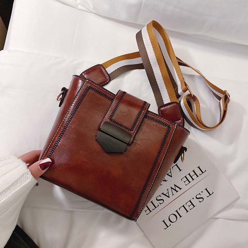 Kvinnelig skinn dameveske dame skulder håndvesker ensfarget bøtte med stor kapasitet casual kvinnelige crossbody vesker: Lysebrun