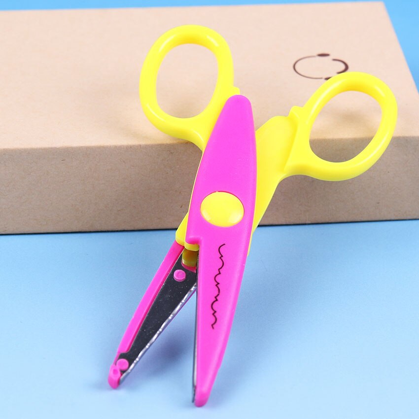 Tijeras de encaje de Metal y plástico para manualidades para niños, tijeras de colores para fotos y álbumes de recortes, decoración de diario de encaje de papel con 6 patrones, 1 ud.: 1