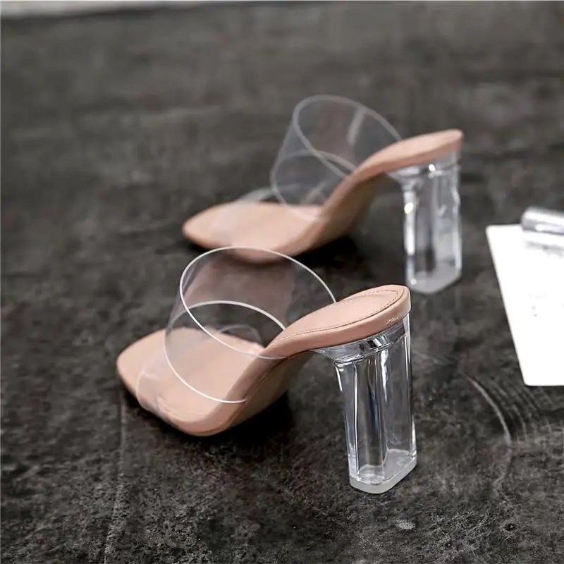 Sommerpumps sandaler til kvinder med åben tå og høje hæle til kvinder med gennemsigtige plexiglass-tøfler.