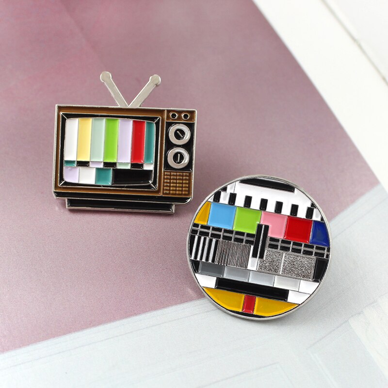 Pin de TV Vintage sin señal en los años 80, Pin de solapa Be riotous con broche de color arcoíris, joyería personalizada, insignia, de recuerdo