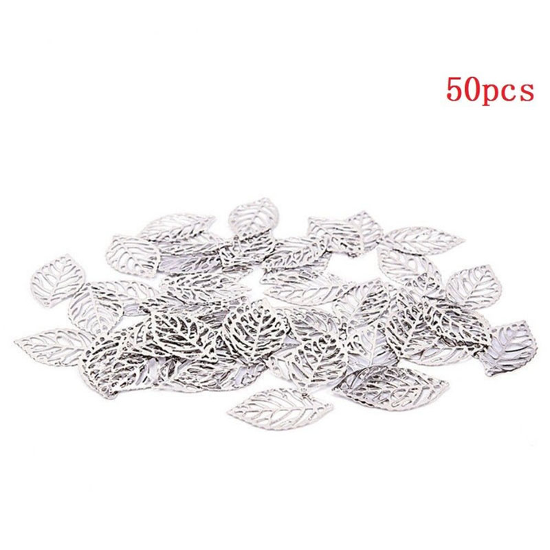 50 st hantverk vintage pläterad retro guld charm filigran ihåliga blad hänge smycken tillbehör smycken gör diy: Silver-