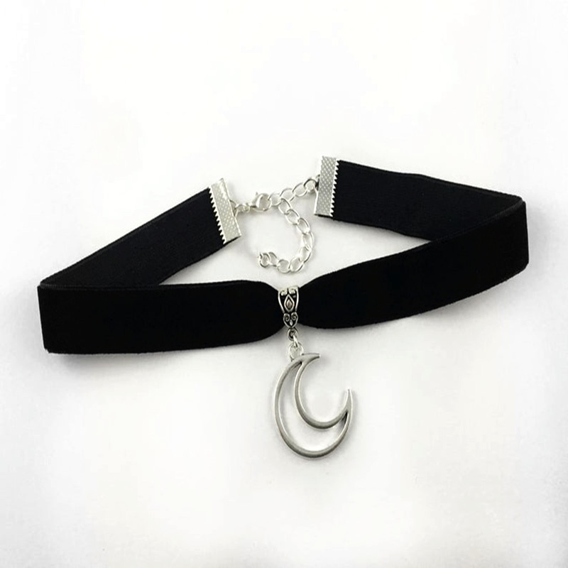 Black Velvet Choker Met Zilveren Kleur Moon Charm Crescent Ketting Gothic Sieraden Hanger Prachtige Vrouwen