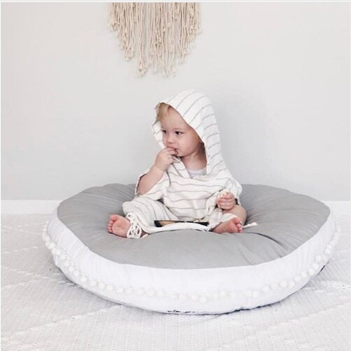 Ins tjock rund baby filt spela spelmattor pom pom krypande matta barn leksak matta barnrum dekor dekorera rekvisita 90cm