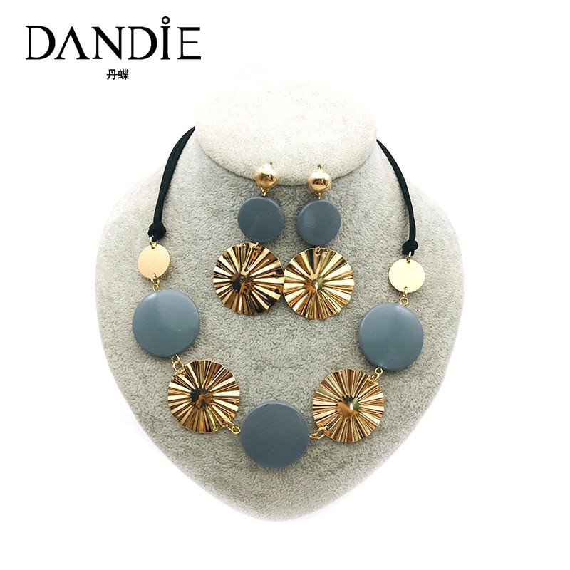 Dandie nouvelle caractéristique collier ensemble de boucles d'oreilles Simple et généreux Unique accessoires ensemble dames accessoires de