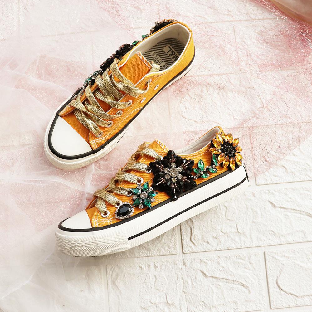 Zapatillas de deporte de lujo con flores y cristales de imitación, zapatos de lona informales para mujer, zapatos de boda brillantes para novia, cesta de entrenador plana para mujer