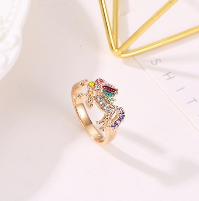 Nette Einhorn Halskette Karikatur Pferd Schmuck Zubehör Für Mädchen freundlicher freundlicher Frauen Party Ebene Anhänger Armbinde einstellen: Reines Gold Farbe