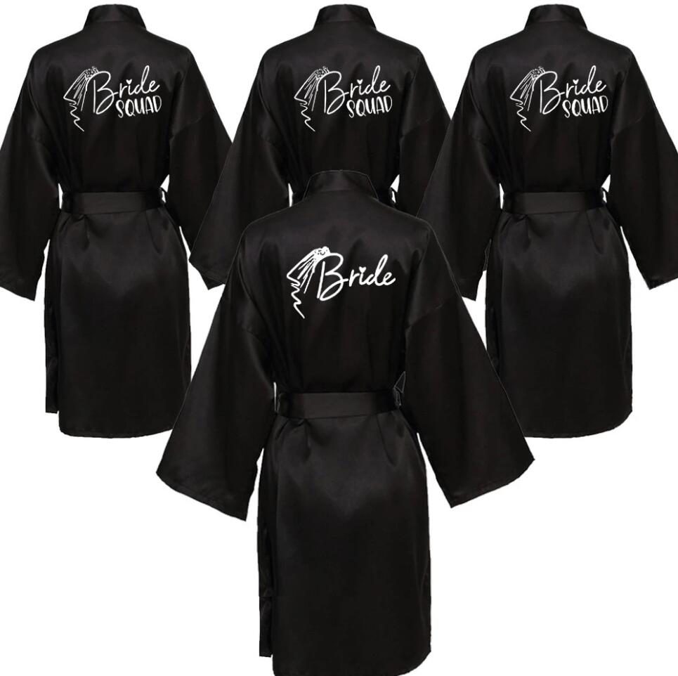 Bata de novia para equipo de de boda con letras negras, pijama de satén tipo kimono, albornoz de dama de honor SP036