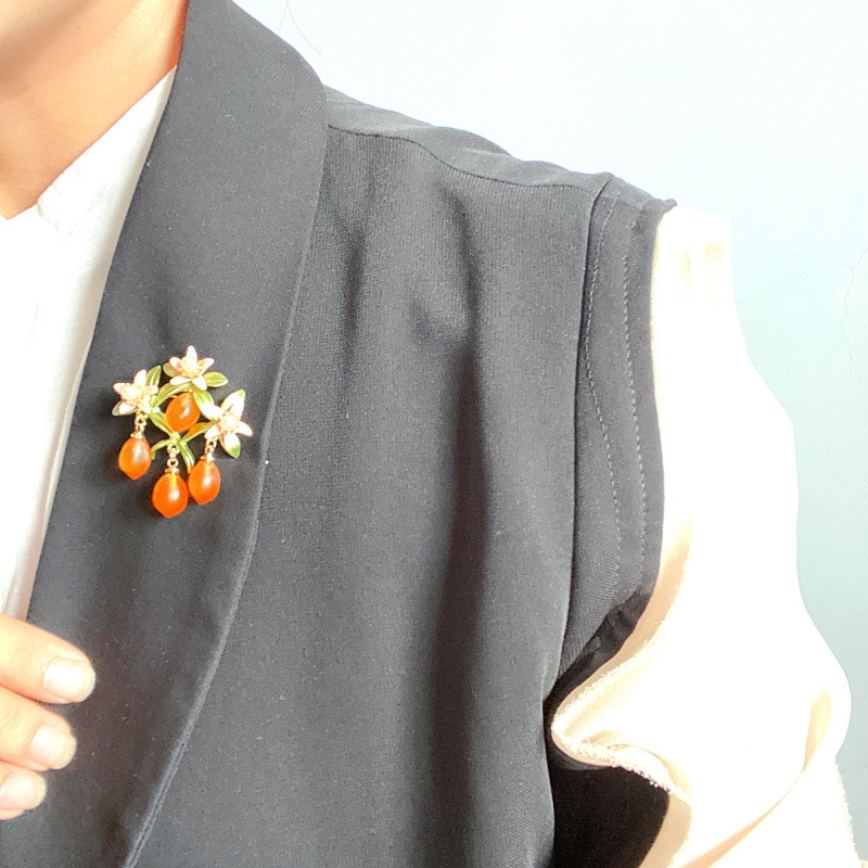 HUANZHI Retro Art Fruit Glazed Freshwater Pearl Leaves Orange Brooch for Women Men Overcoat Accessories Jewelry