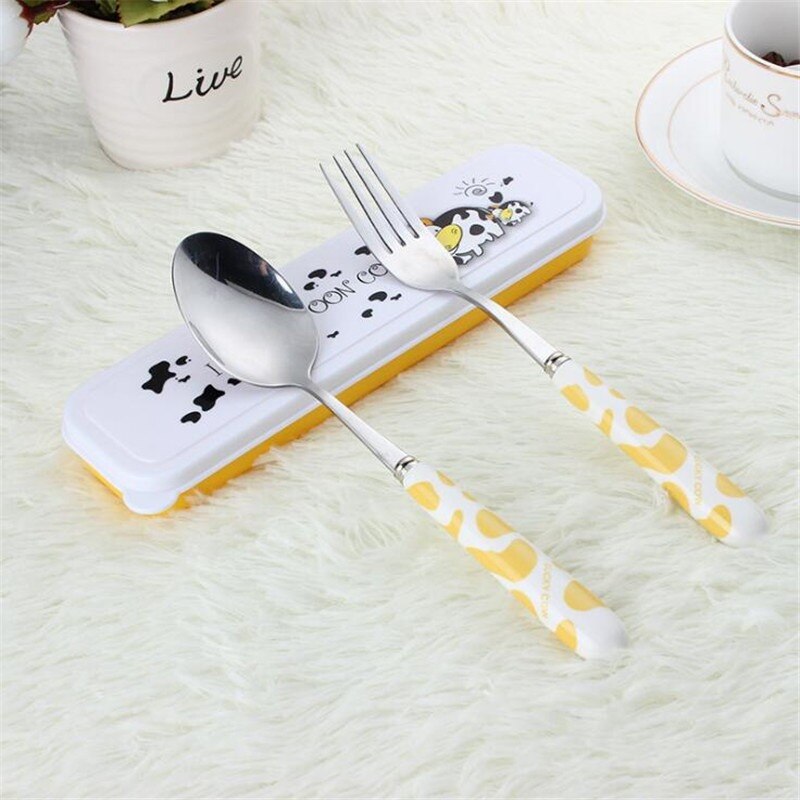 Baby kinderen schattige vork lepel bestekset cartoon keramische handgreep roestvrij staal kinderen eetstokjes vork bestek draagbaar servies: Geel 2 stuks