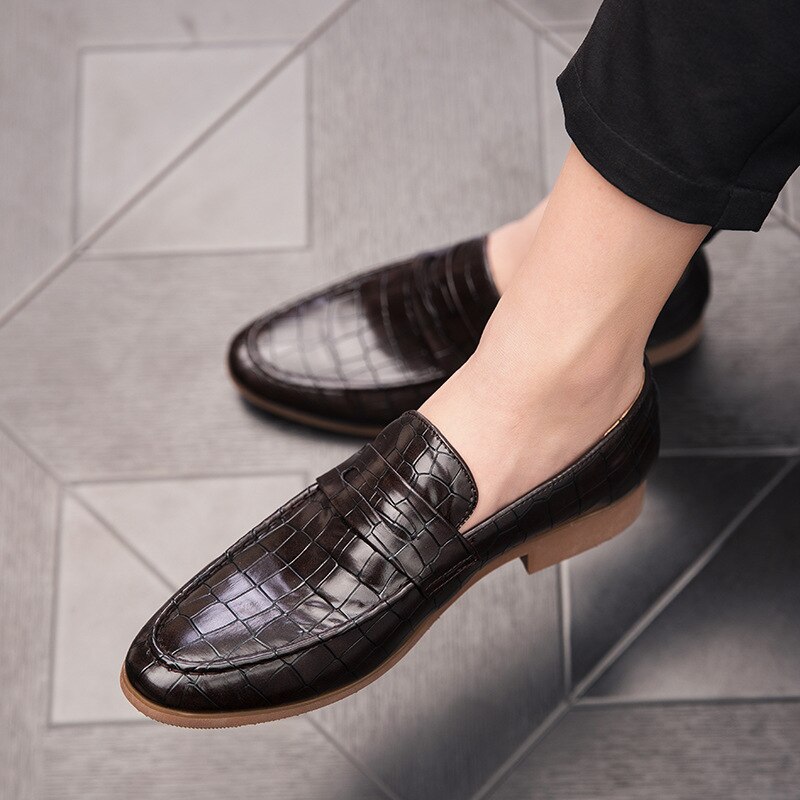 Mænd bryllup festkjole sko stor størrelse business formel kjole sko loafers mand åndbar spidse snøre afslappet sko