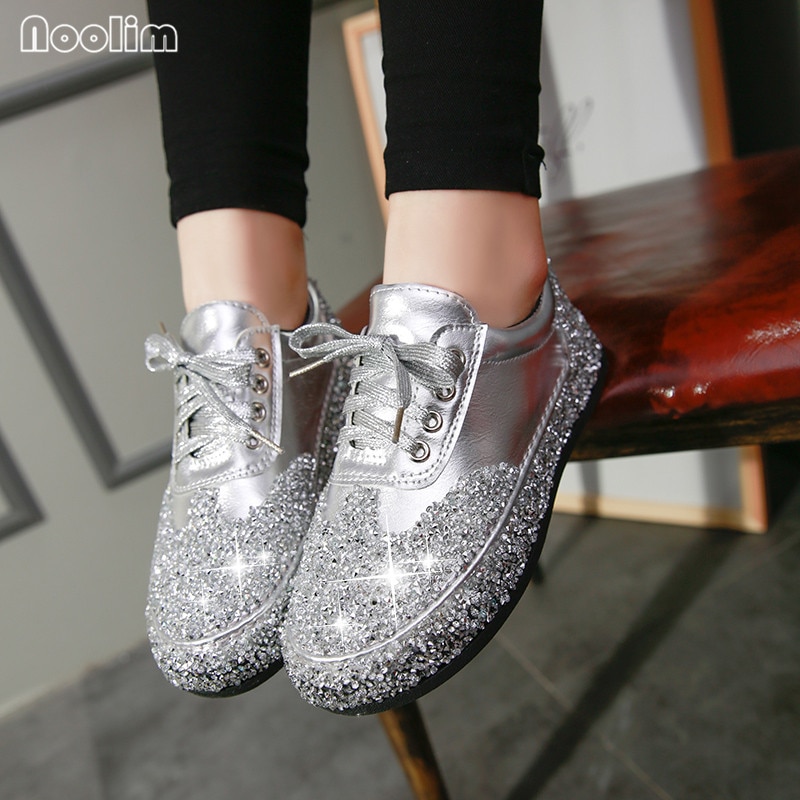 Printemps baskets femmes appartements strass Bling chaussures décontractées dames paillettes couleurs mélangées bout rond à lacets chaussures de danse