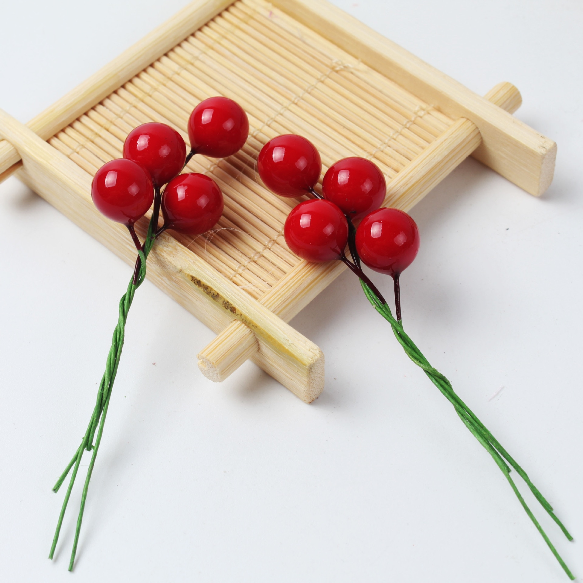 30pcs Artificial Holly Berries Foam Frosted Fruit Table Centerpiece Mini Christmas Frosted Fruit Artificial Flower Decor