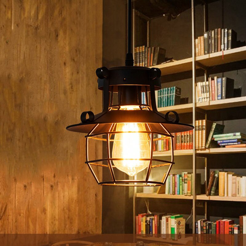 Vintage industriel stil jern sort indendørs boligindretning værelse belysning loft restaurant altan køkken ledet loft lysekrone