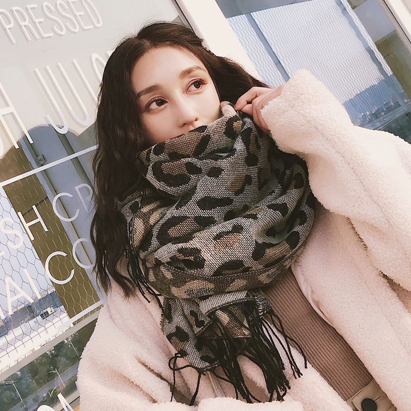Bufanda mujer invierno estilo leopardo salvaje pelo borde decoración cálido cuello chal imitación cachemir leopardo bufanda: Caqui