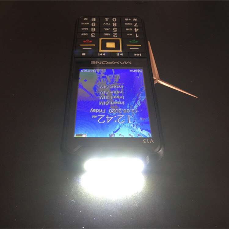 V13 Taster Handy 2.8 "Quad Sim Grund Großen Tastatur Bluetooth Taschenlampe MP3 Radio Kamera BigHorn 4SIM Günstige telefon