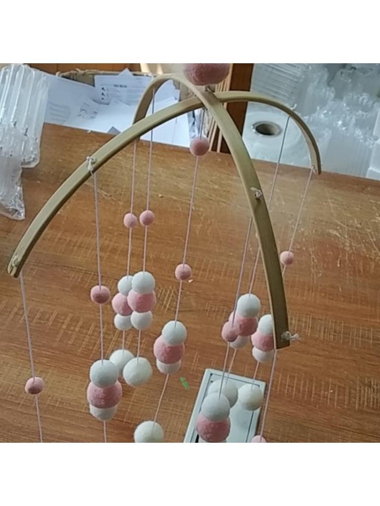 Wieszak na drewno wieszak na łóżeczko wieszak na telefon komórkowy uchwyt na telefon komórkowy DIY uchwyt na telefon dziecięcy w naturalnym drewnie dzwonek robić łóżeczka