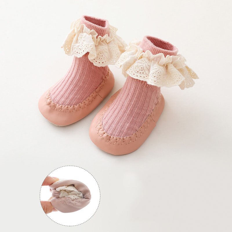 Calcetines con suela de cuero antideslizante para niña, zapatos y calcetines para bebé, medias de encaje para niña pequeña, de princesa, novedad, Otoño e Invierno: pink / 13 cm