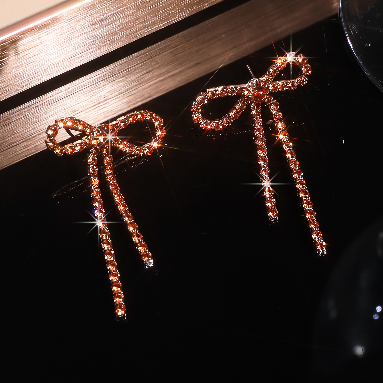 Kleurrijke strik oorbellen voor dames, oorbellen met strass steentjes, lange kwastjes, zwarte roestvrijstalen hangende oorbellen, schattige sprankelende sieraden: Blauw verzinkt