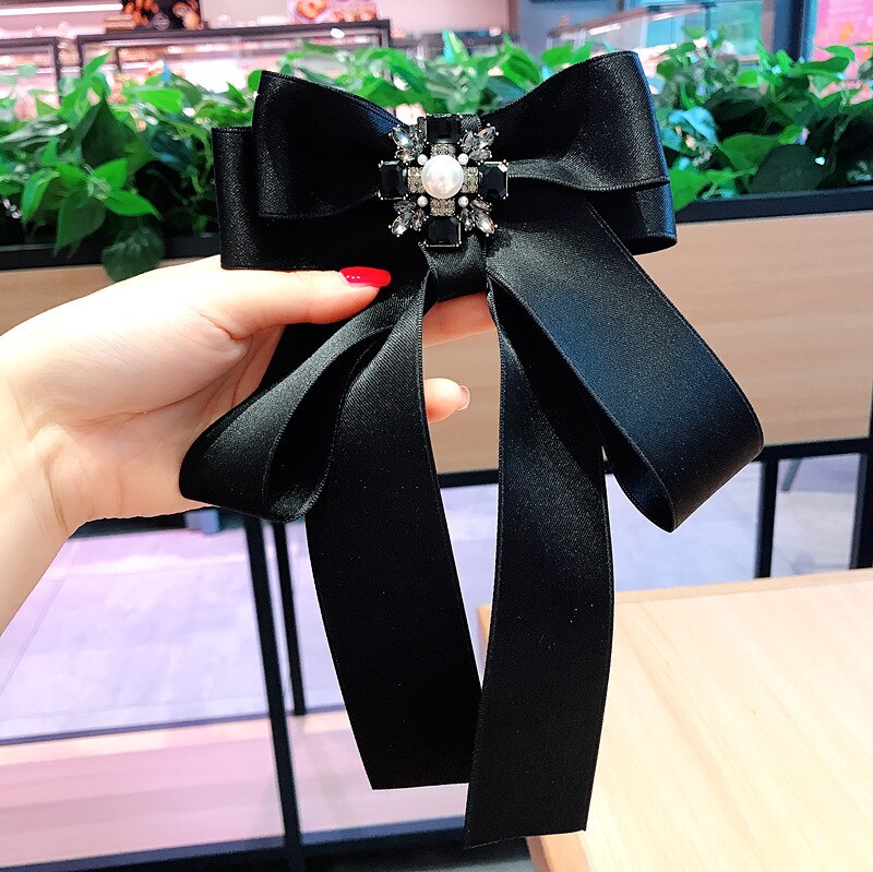 Korean High-end Black Rhinestone Bow Brooch Jewelry Luxury Exaggerated Large Neckpin Bowtie Brooches for Women Accessories: 1