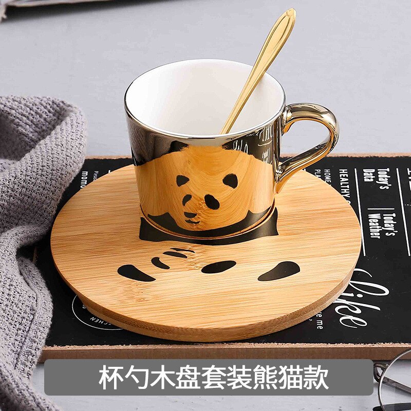 Gyllene spegel tekopp kaffekopp i trä frukostkopp mjölk vatten kopp födelsedag te vän bästa stöd: Panda