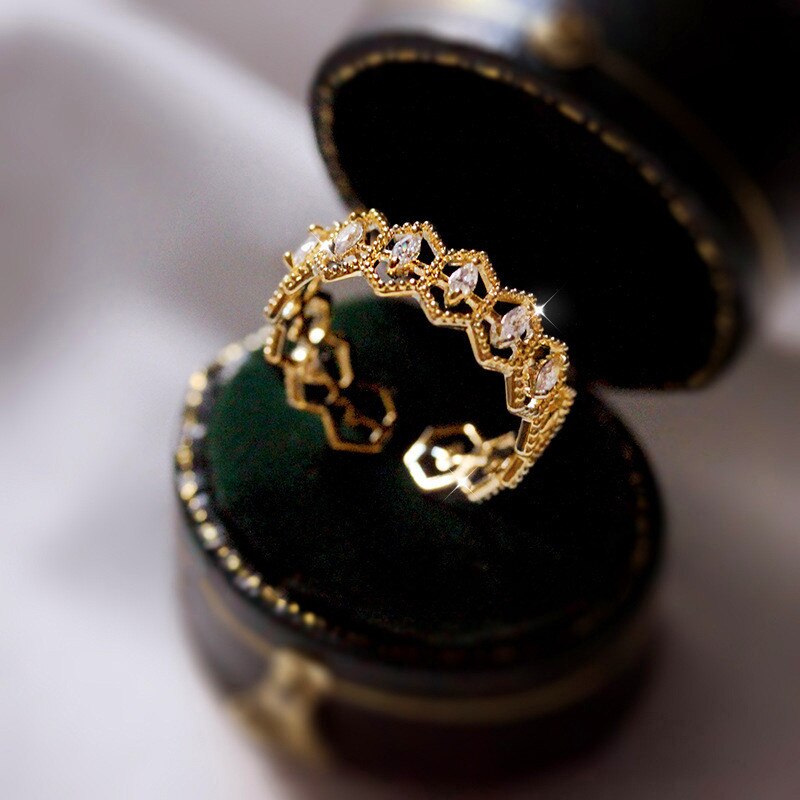 Vintage feminino folha de cristal anel aberto charme ouro cor oco anéis de casamento para as mulheres bonito branco zircão pedra anel de noivado