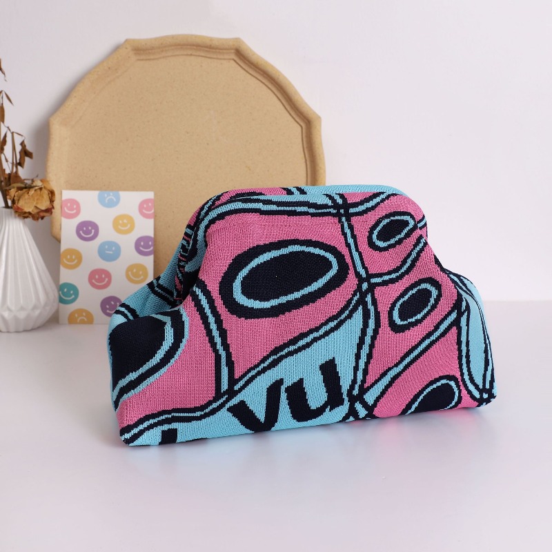 Trendy Knitted Clip Bag Versatile Large Capacity Suitable for Storage Bags High-end Pattern Clutch Bag Love Knitted Hand: black