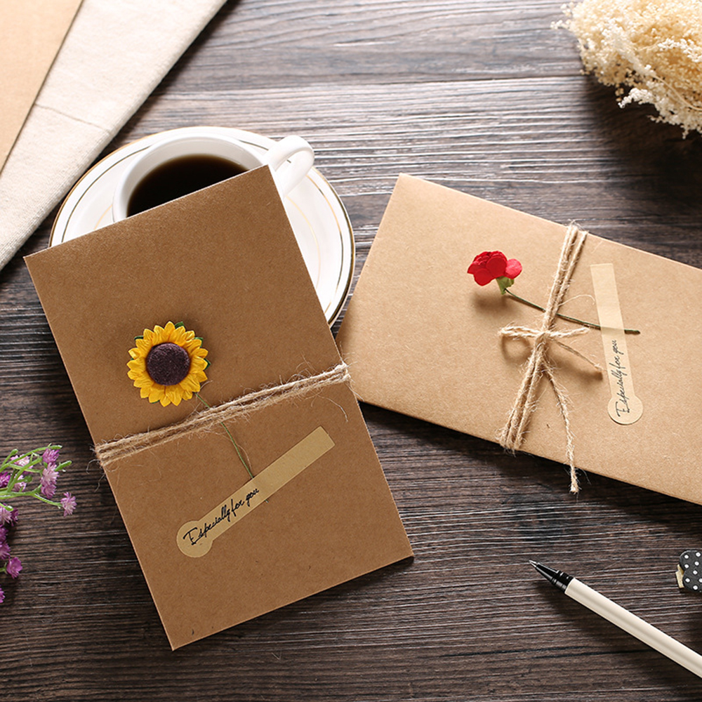 2pcs Vintage DIY Kraft Paper Invitation Greeting Card with Envelope Handmade Flower Wedding Birthday Party Invitation Envelopes