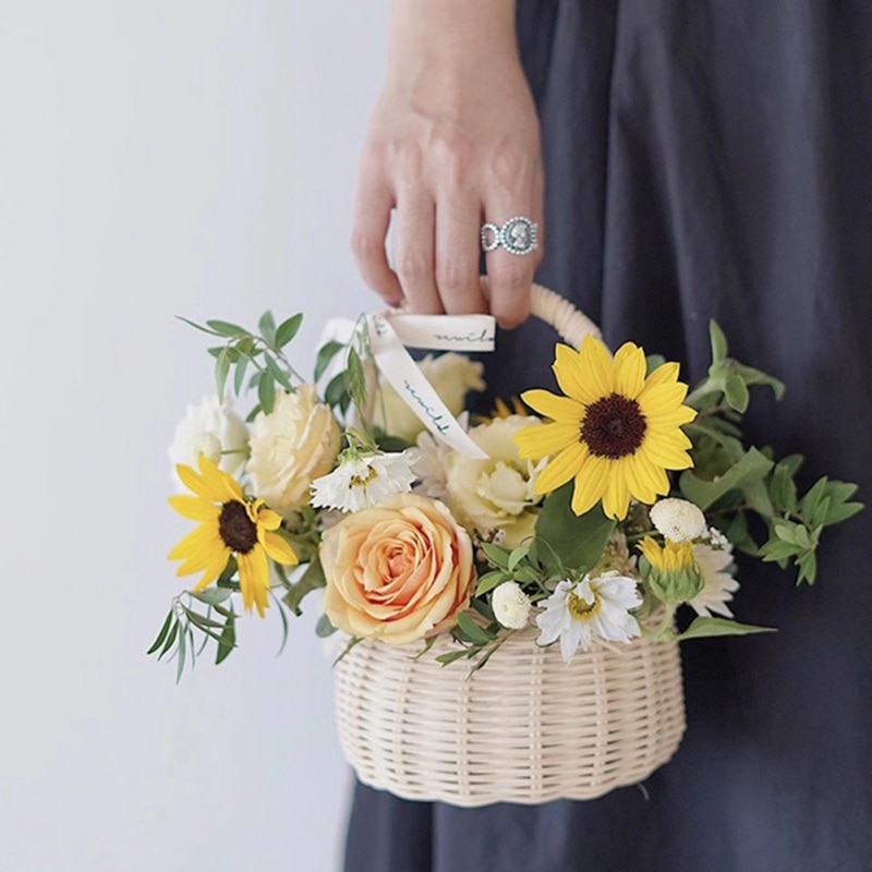 Cesto di fiori intrecciati cesto di immagazzinaggio in Rattan cesto di fiori fatto a mano cesto di fiori fatti a mano per la decorazione domestica di nozze
