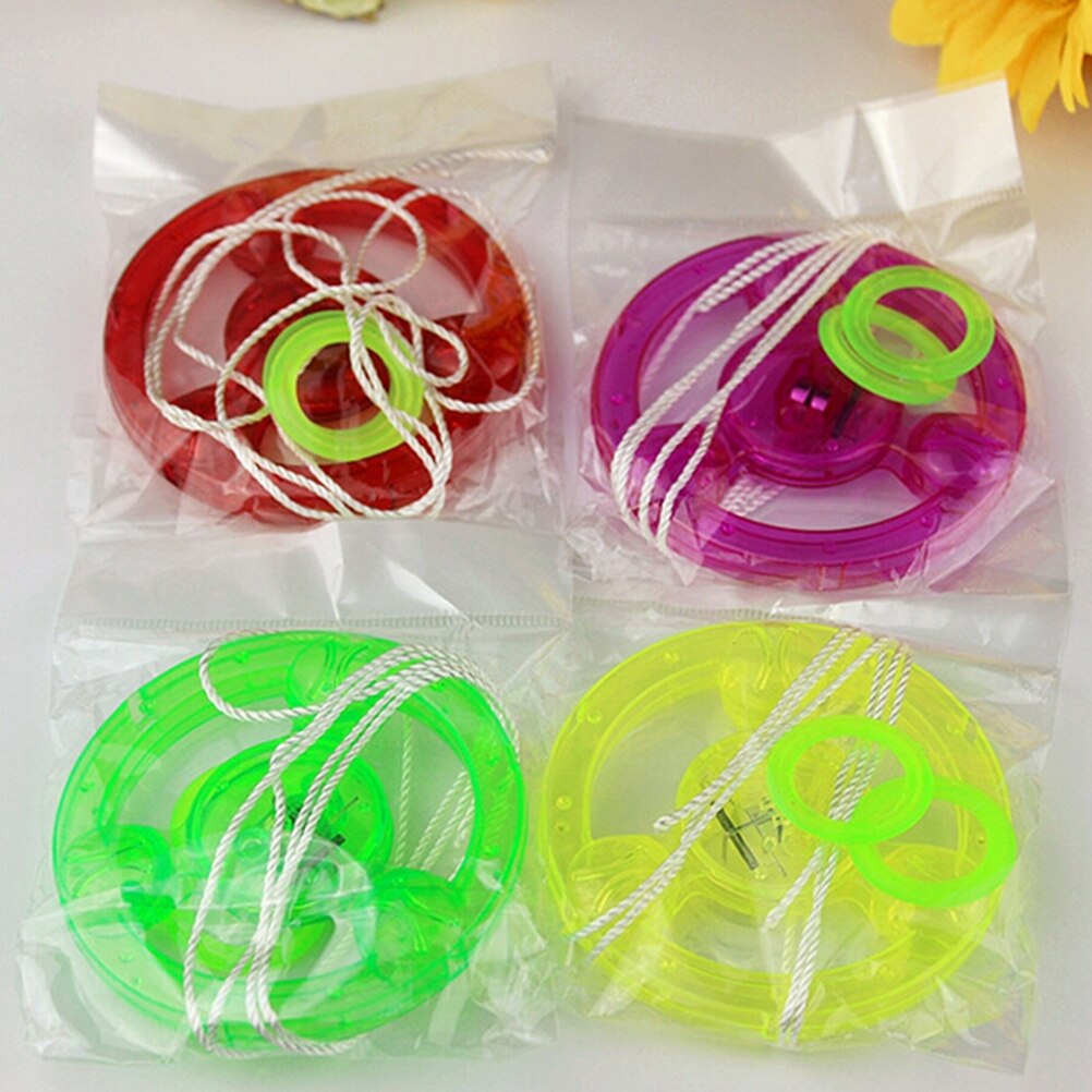 6.5cm farverige plastik spin led lys flyvende tallerken børn udendørs klassisk legetøj tilfældig farve snurretop