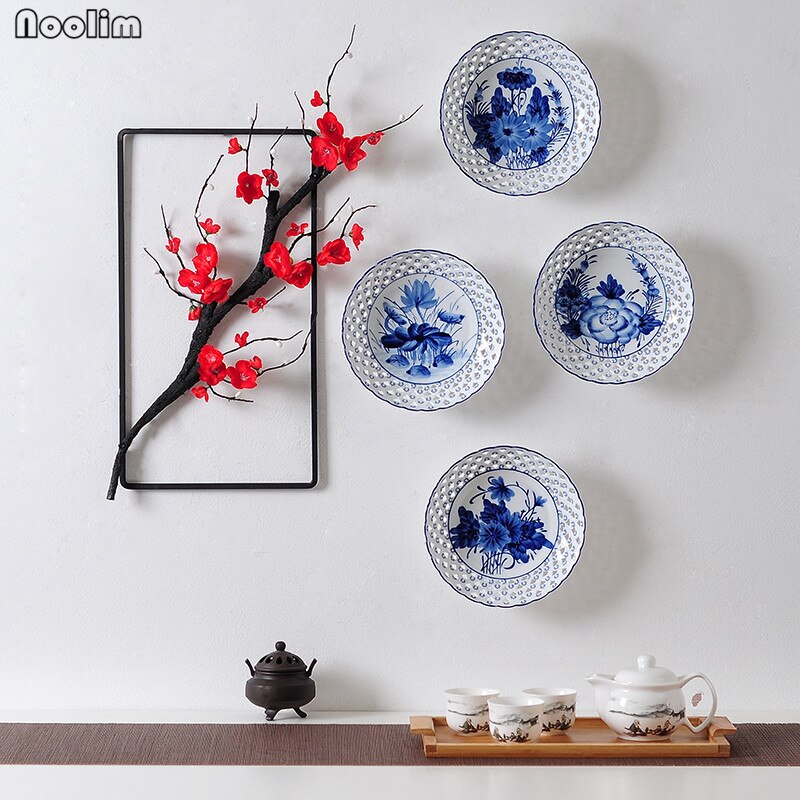 Fondo Chino de porcelana azul y blanca para porche, decoración creativa de pared con plato de ciruela para colgar en la sala de estar y el hogar,