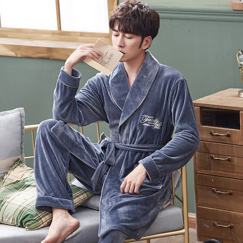 Twee Stukken Flanellen Nachtjapon Voor Mannen Herfst Winter Thicken Warm Nachtkleding Losse Volledige Mouw Gewaad En Lange Broek Badjas set