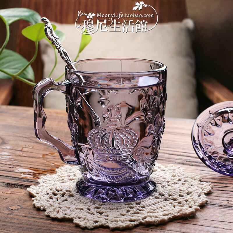 Präglat glas kopp bältesskydd glas hushåll blyfri kristall blomma te kopp kung hatt präglad glas lock mugg kopp