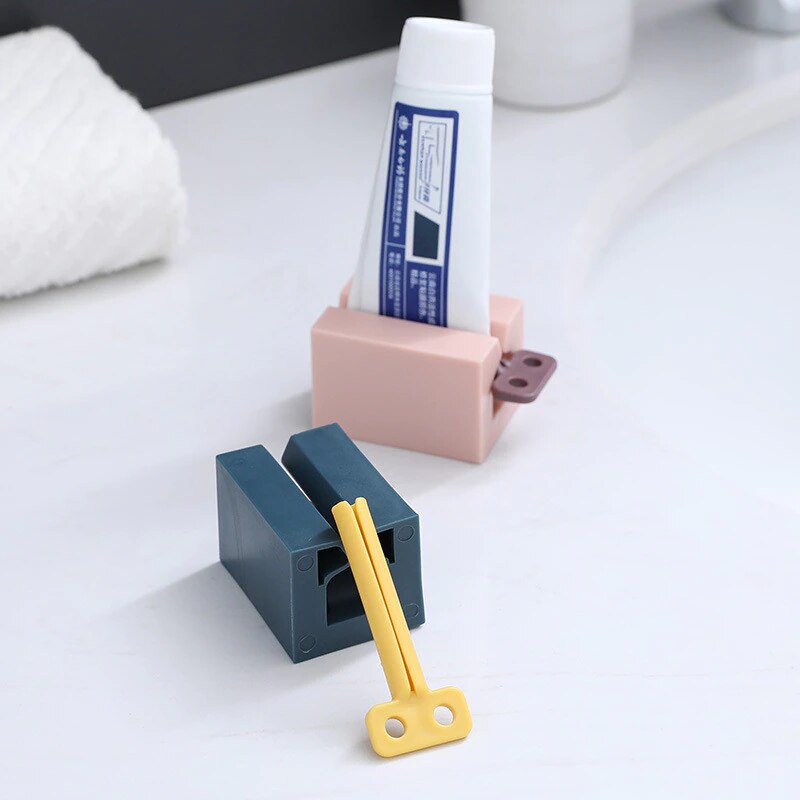 1Pcs Home Plastic Toothpaste Squeezer Tube Easy Dispenser Rolling Holder Bathroom Supply Tooth Cleaning Accessories