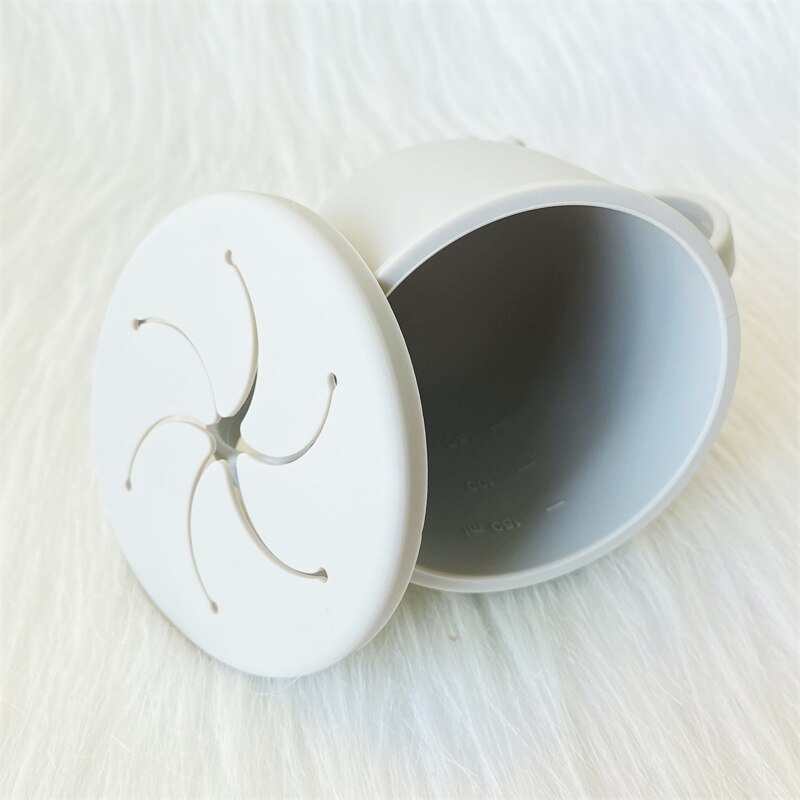 1Pcs Silicone Cartoon Children's Snack Cups -Proof Portable Shape Silicone Cups Safety Environmental