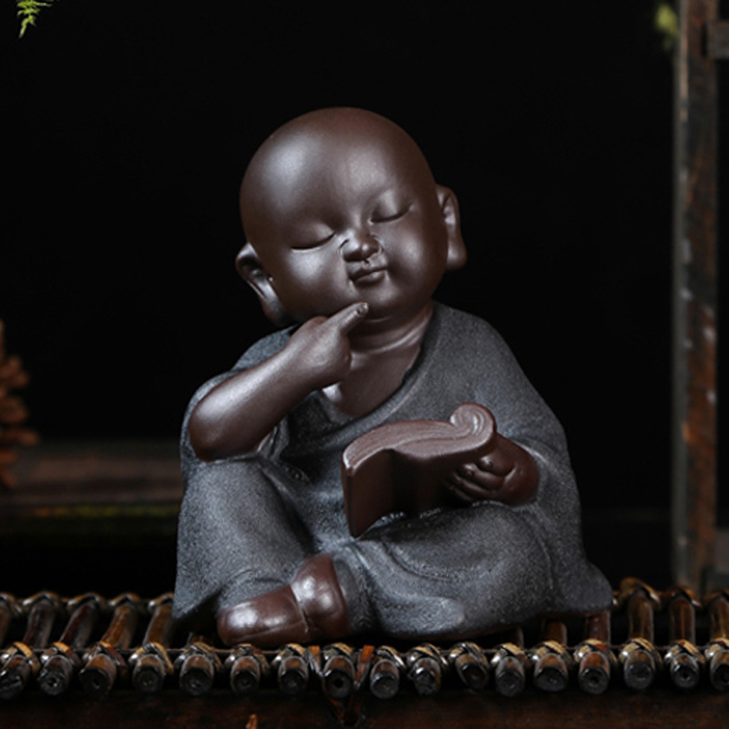 Utsøkte sittende munker kung fu te kjæledyr ornamenter lilla sand tebakke små buddha statuer skulpturer te tilbehør sett: C1