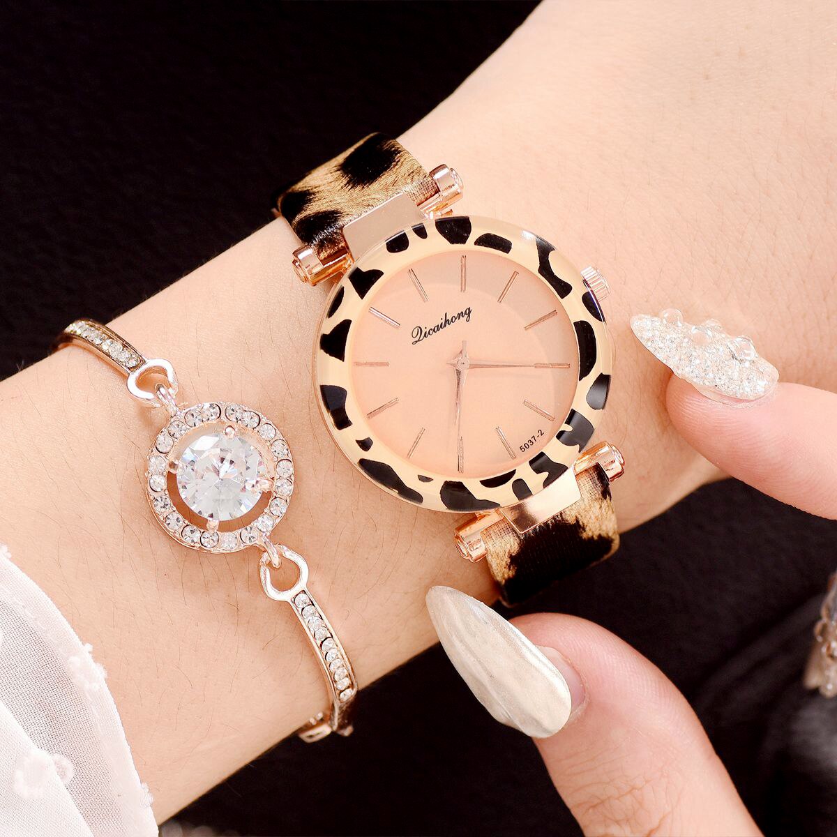 Kvinder ure billige leopard print læder dame armbånd ur casual quartz armbåndsure ur relogio feminino: Beige tilføje armbånd