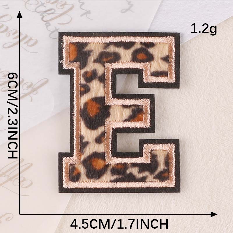 Parches de insignia de letras del alfabeto inglés A ~ Z, apliques bordados con estampado de leopardo, pegatinas para planchar para ropa, ropa con nombre DIY: Níquel negro