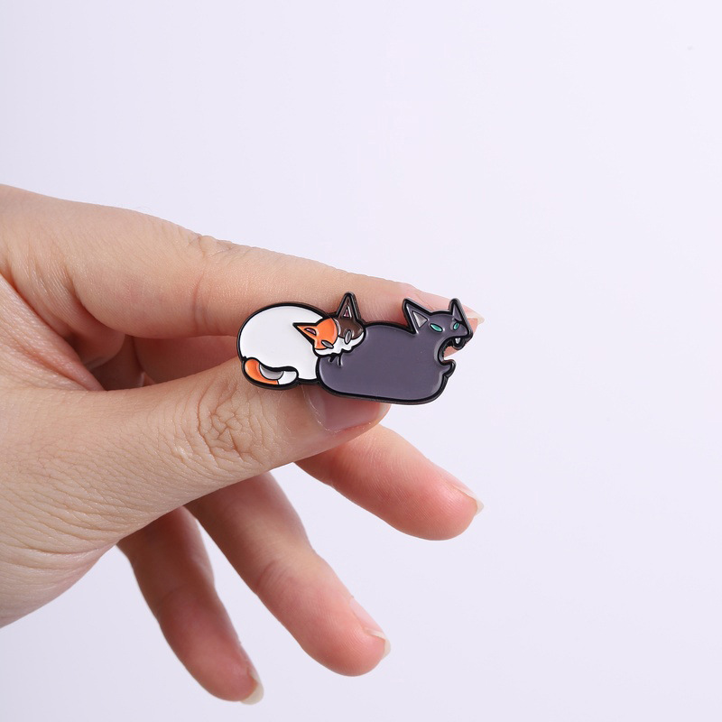 Divertente Spilla in Metallo Smaltato a Forma di Gatto, Cartone Animato, Simpatico Gatto che Morde i Glutei, Accessorio Gioiello, Regalo per Amici