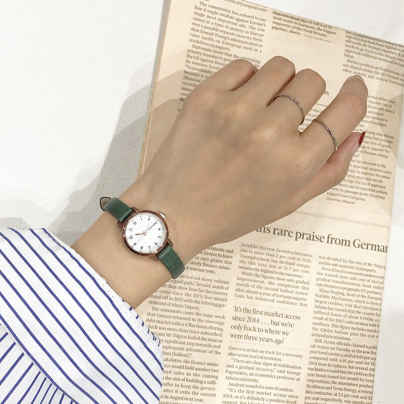 Eenvoudige kleine wijzerplaat vrouwen wit horloge ulzzang luxe quartz vrouwelijke klok retro horloges vintage lederen dames horloges