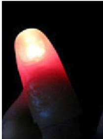 2 stk fest lysende legetøj magisk lys op glød tommelfingre fingre trick vises lys tæt på: Rød