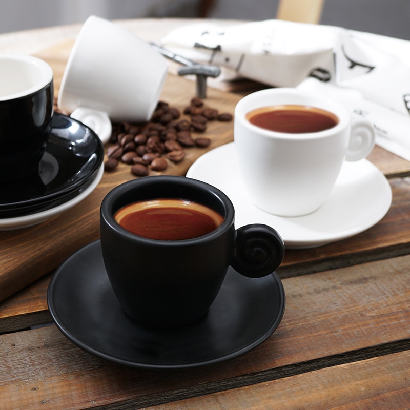 Eenvoudige Stijlvolle 90cc Kleine Espresso Shot Kopjes Schotel Sets Frosted Smaakvolle Zwarte Koffiemok Met Plaat Kits Gratis