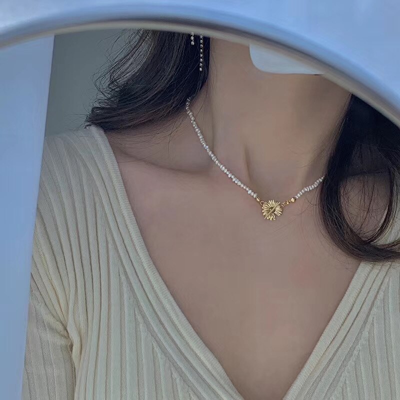 AOMU Summer Small Flower Pendant Necklace Metal Chain Necklace Collarbone Chain For Women Jewelry Party