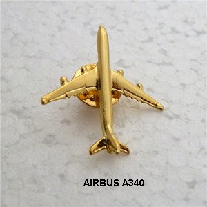 1 Stuk Airbus Badge, Metaal, Zilver, vliegtuig Vorm Broochspecial Persoonlijkheid Souvenir Voor Filght Crew Pilot Avaiton Lover: A340 1 gold 1  siver